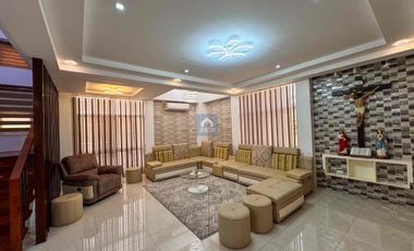 𝐌𝐨𝐝𝐞𝐫𝐧 𝟕-𝐁𝐞𝐝𝐫𝐨𝐨𝐦 𝐇𝐨𝐮𝐬𝐞 𝐚𝐧𝐝 𝐋𝐨𝐭 𝐟𝐨𝐫 𝐒𝐚𝐥𝐞 𝐢𝐧 𝐋𝐚𝐨𝐚𝐠 𝐂𝐢𝐭𝐲, 𝐈𝐥𝐨𝐜𝐨𝐬 𝐍𝐨𝐫𝐭𝐞