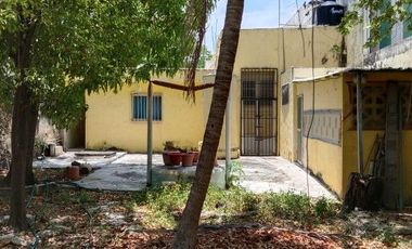 CASA EN VENTA EN MERIDA F-2123, 5 REC. EN EL CENTRO $12,000,000