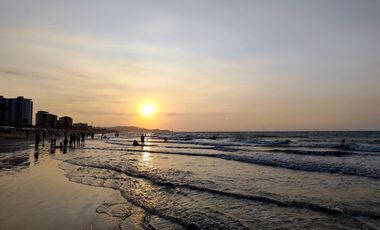 🏠 HOSPEDAJE POR NOCHE(S) COMFORTABLE CASA VACACIONAL. (TONSUPA - PLAYA)