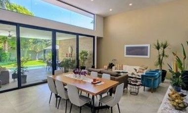 CASA EN VENTA EN MERIDA / F-2127, 3 REC. CLUB DE GOLF LA CEIBA $12,450,000