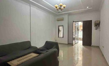 DIJUAL DAN DISEWAKAN VILLA SIAP HUNI FURNISHED DI KOMPLEK CEMARA ASRI JL ANGGUR