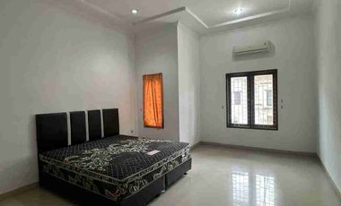 DIJUAL DAN DISEWAKAN VILLA SIAP HUNI FURNISHED DI KOMPLEK CEMARA ASRI JL ANGGUR