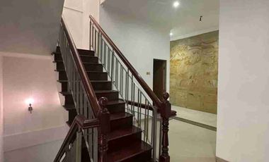 DIJUAL DAN DISEWAKAN VILLA SIAP HUNI FURNISHED DI KOMPLEK CEMARA ASRI JL ANGGUR