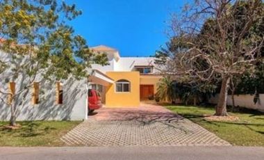 CASA EN VENTA EN MERIDA / F-2129, 4 REC. CLUB DE GOLF LA CEIBA $12,990,000