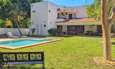 CASA EN VENTA EN MERIDA / F-2129, 4 REC. CLUB DE GOLF LA CEIBA $12,990,000