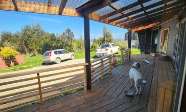 casa amoblada sector Llicaldad, con patio, terraza y vista.