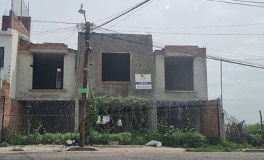 VENTA DE CASA O EDIFICIO EN PENJAMO PARA HACER OFICINAS, DEPARTAMENTOS, CONSULTORIOS