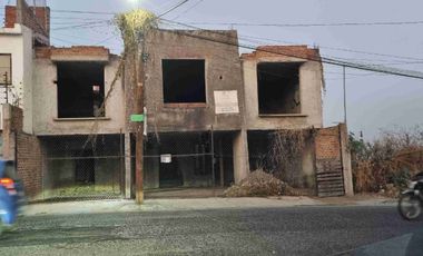 VENTA DE CASA O EDIFICIO EN PENJAMO PARA HACER OFICINAS, DEPARTAMENTOS, CONSULTORIOS