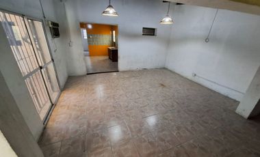 Casa de 2 dormitorio con comodín en Granadero Baigorria.