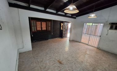 Casa de 2 dormitorio con comodín en Granadero Baigorria.