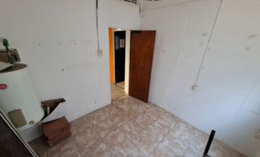 Casa de 2 dormitorio con comodín en Granadero Baigorria.