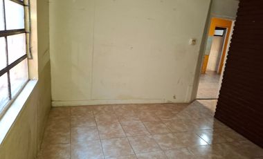 Casa de 2 dormitorio con comodín en Granadero Baigorria.