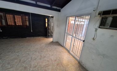 Casa de 2 dormitorio con comodín en Granadero Baigorria.
