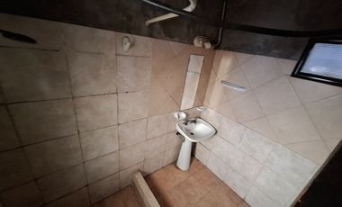 Casa de 2 dormitorio con comodín en Granadero Baigorria.