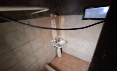 Casa de 2 dormitorio con comodín en Granadero Baigorria.