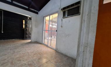 Casa de 2 dormitorio con comodín en Granadero Baigorria.