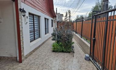 Linda Casa de Dos pisos, en Población Santa Cecilia