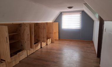 Linda Casa de Dos pisos, en Población Santa Cecilia