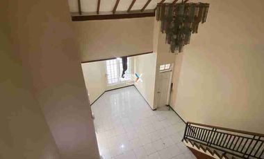 Disewakan Rumah 2 lantai di Araya Blimbing Malang Kota