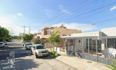 PROPIEDAD DE OPORTUNIDAD!! EXCELENTE CASA EN COLONIA PRADOS VALLARTA, ZAPOPAN, JALISCO