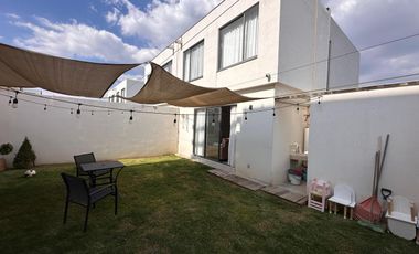 Casa en venta ubicada dentro del fraccionamiento Villas del Campo, en el municipio de Calimaya, Estado de México, una de las zonas con mayor plusvalía