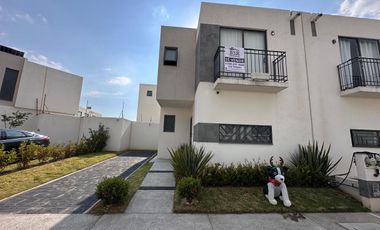 Casa en venta ubicada dentro del fraccionamiento Villas del Campo, en el municipio de Calimaya, Estado de México, una de las zonas con mayor plusvalía
