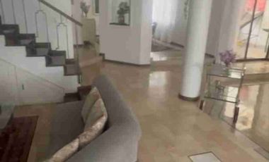 Alquiler y venta, casa amoblada, de 4 Dormitorios con piscina, estudio