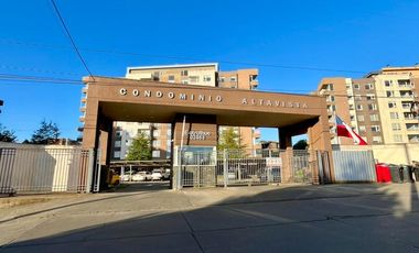 Departamento en Arriendo con Estacionamiento Incluido en Condominio Alta Vists