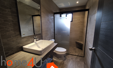 ¡ENTREGA INMEDIATA! Departamento de lujo en ubicación privilegiada.