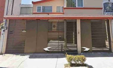 Se renta casa grande en Valle Don Camilo, zona popular, Metepec, Estado De México