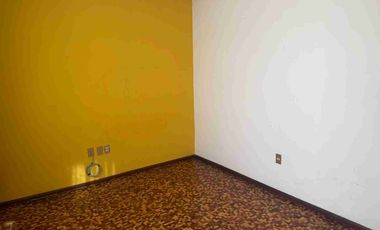 Se renta casa grande en Valle Don Camilo, zona popular, Metepec, Estado De México