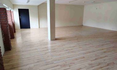 Alquiler casa grande comercial, con uso de suelo. Para, escuela, gimnasio, empresas  de seguridad, escuela de chef, academia, patio para 7 carros Otros