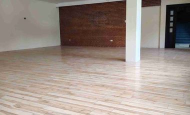 Alquiler casa grande comercial, con uso de suelo. Para, escuela, gimnasio, empresas  de seguridad, escuela de chef, academia, patio para 7 carros Otros