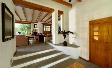 Casa en venta en Rancho San Francisco | 643 m², jardín y 4 autos