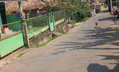 Dijual bedeng 4 pintu luas 300 m²