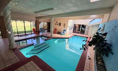 Residencia en venta de 6 recámaras, una en plant baja