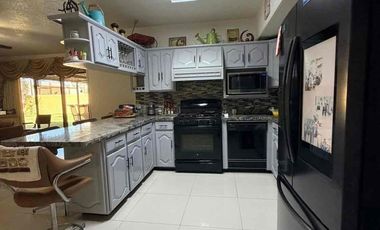 Residencia en venta de 6 recámaras, una en plant baja