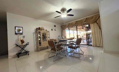 Residencia en venta de 6 recámaras, una en plant baja