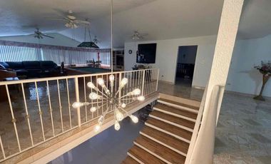 Residencia en venta de 6 recámaras, una en plant baja