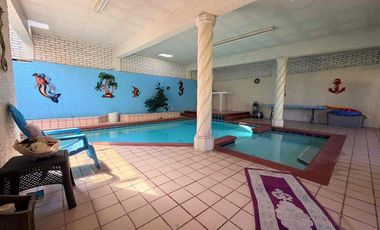 Residencia en venta de 6 recámaras, una en plant baja