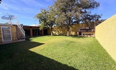 Residencia en venta de 6 recámaras, una en plant baja