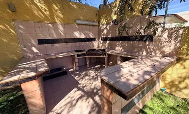 Residencia en venta de 6 recámaras, una en plant baja