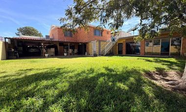 Residencia en venta de 6 recámaras, una en plant baja