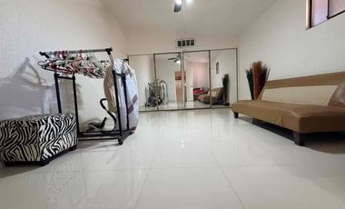 Residencia en venta de 6 recámaras, una en plant baja