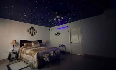 Residencia en venta de 6 recámaras, una en plant baja