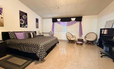 Residencia en venta de 6 recámaras, una en plant baja