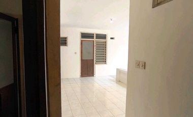 Rumah 2 Lantai Bagus SHM di Ploso area Tambaksari