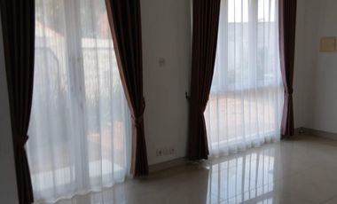 Rumah asri cluster Bintaro sektor 4 dekat stasiun siap huni