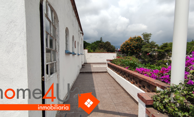 Se vende como terreno de ≈ 697 m²