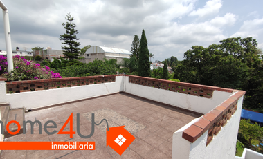 Se vende como terreno de ≈ 697 m²